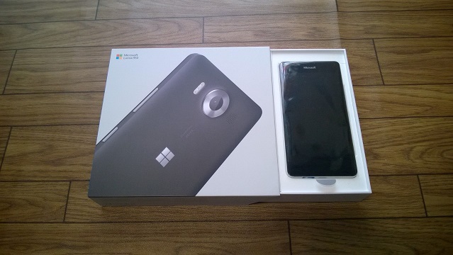 Lumia 950 のパッケージ