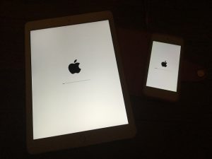 iPad Air 2 と iPod touch 6 のアップデートの様子