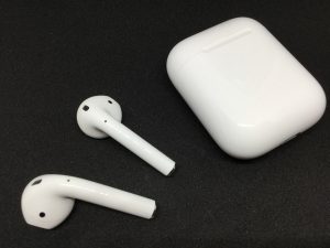 AirPods 取り出したところ