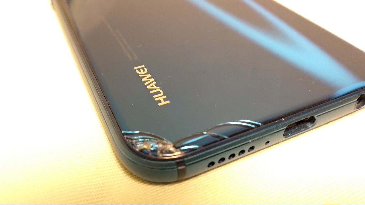 Huawei P Lite 背面にひび割れ発生のためカバーで覆うことに 落下が原因 Wnkhs Net